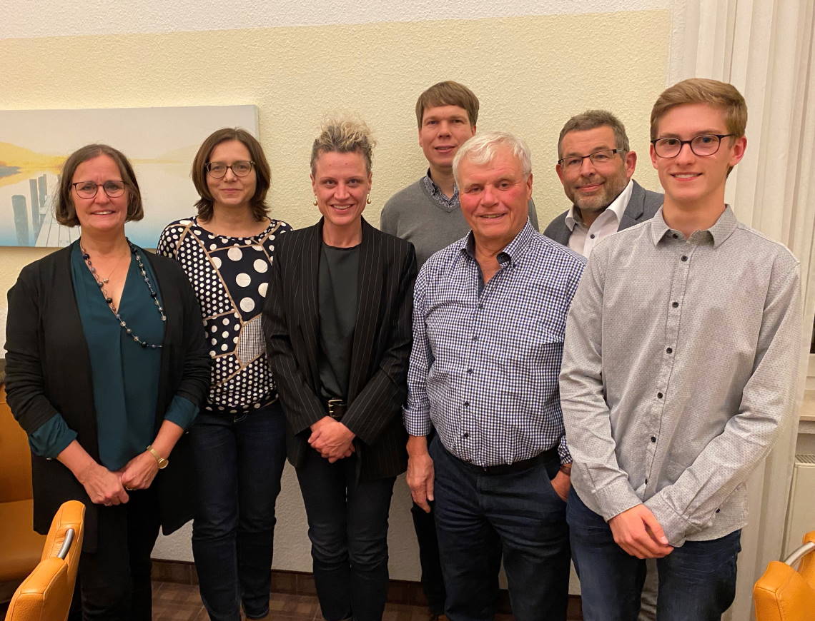  Der neue Vorstand der CDU Handorf: Silke Busch, Ilona Thaleiser, Theresa Kppers (CDU Mnster), Stefan Meesters, Rainer Hofmann, Joachim Elfers, Robin Dahm (v.ln.r.). Nicht auf dem Foto: Hagen Blcher, Heinrich Mllers, Manfred Wenzel